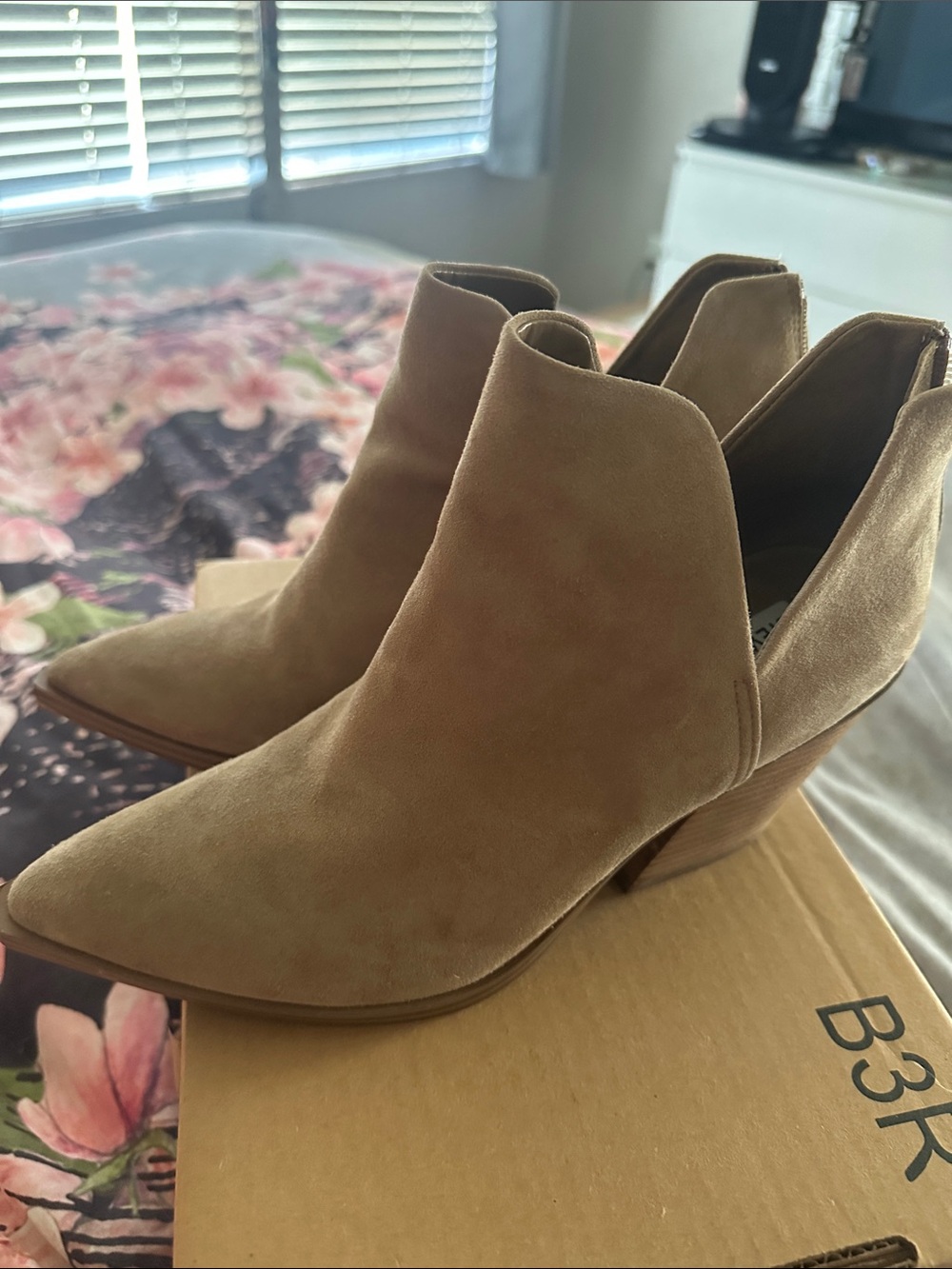 Steve Madden Women’s Tan Suede Pointed-Toe Ankle Boots